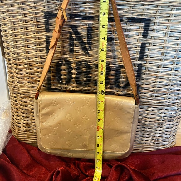 Louis Vuitton Vernis Shoulder Bag - Picture 8 of 13